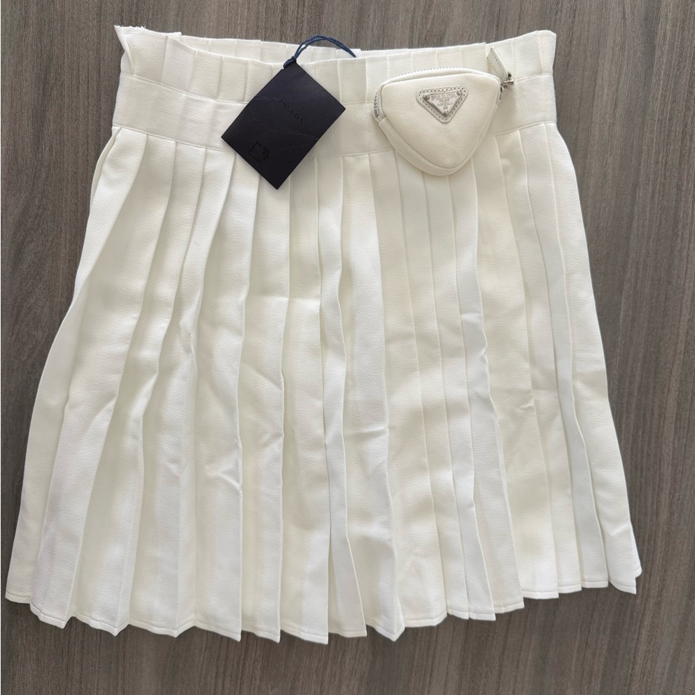 Fancy white mini skirt